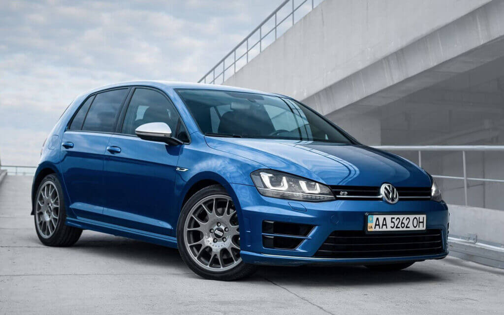 VOLKSWAGEN GOLF R blue