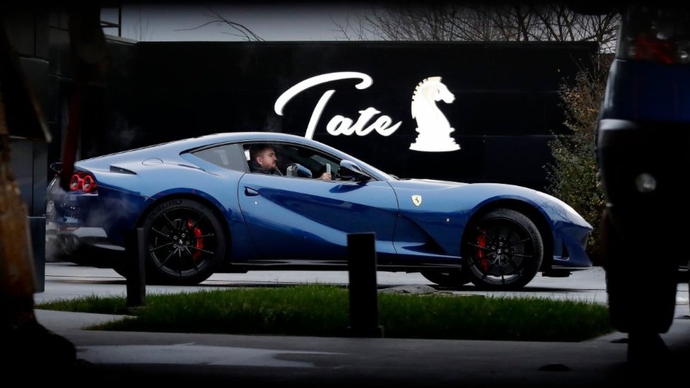 Tate Ferrari 812 Superfast