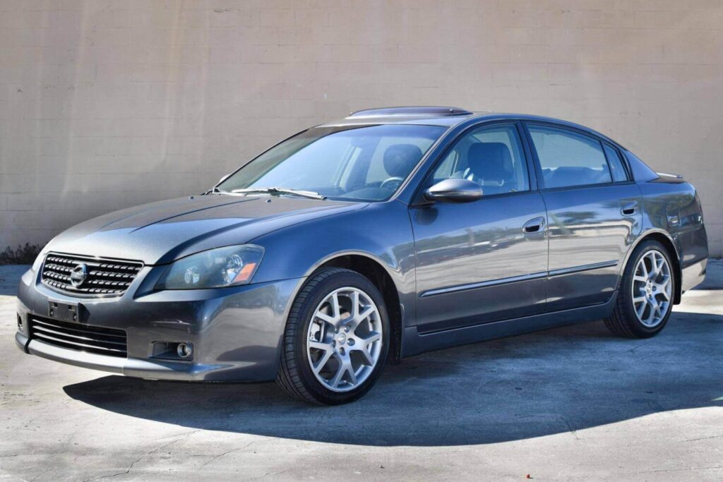 Nissan Altima SE-R Gray